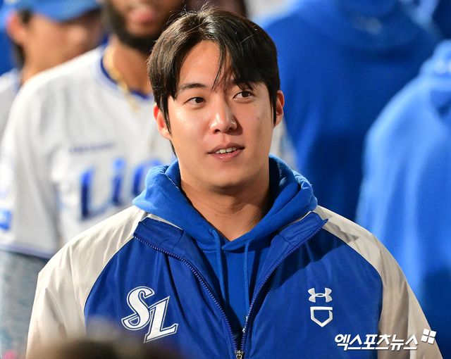 지난 14일 오후 대구삼성라이온즈파크에서 열린 '2025 신한 SOL Bank KBO 포스트시즌' SSG 랜더스와 삼성 라이온즈의 준플레이오프 4차전 경기, 삼성이 디아즈와 이재현의 백투백 홈런에 힙입어 SSG에 5:2로 승리하며 플레이오프에 진출했다. 플레이오프에 진출한 삼성 원태인이 기뻐하고 있다. 엑스포츠뉴스 DB