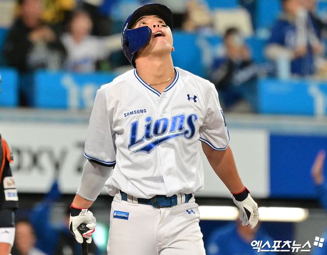 21일 오후 대구삼성라이온즈파크에서 열린 '2025 신한 SOL Bank KBO 포스트시즌' 한화 이글스와 삼성 라이온즈의 플레이오프 3차전 경기, 4회말 1사 1,2루 삼성 김영웅이 스리런 홈런을 날리고 있다. 대구, 김한준 기자