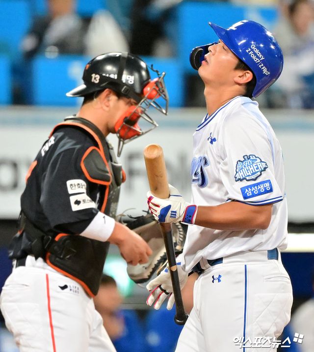 22일 오후 대구삼성라이온즈파크에서 열린 '2025 신한 SOL Bank KBO 포스트시즌' 한화 이글스와 삼성 라이온즈의 플레이오프 4차전 경기, 2회말 무사 2루 삼성 김태훈이 헛스윙 삼진을 당하고 있다. 대구, 김한준 기자
