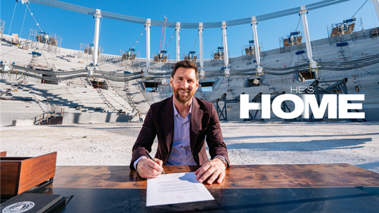 리오넬 메시가 인터 마이애미와 계약을 연장했다. 내년에도 미국 메이저리그사커(MLS)에서 뛰는 게 확정되면서 손흥민(LAFC)과의 득점왕 경쟁 구도가 나올 것으로 보인다. 인터 마이애미