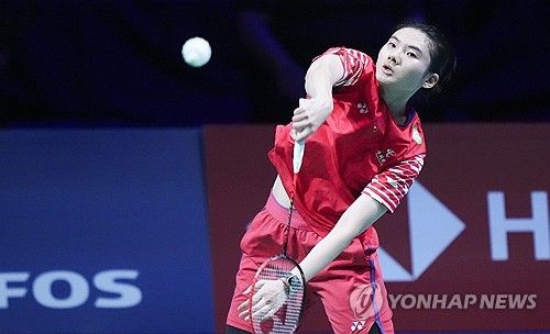 왕즈이(중국·세계 2위)는 25일(한국시간) 프랑스 렌 외곽도시 세송-세비네에서 열린 2025 세계배드민턴연맹(BWF) 월드 투어 프랑스 오픈(슈퍼 750) 여자단식 준결승에서 한웨(중국·세계 4위)를 게임스코어 2-0(21-14 )으로 이기고 결승에 올라갔다. 왕즈이는 결승에서 대한민국 배드민턴 간판 안세영(세계 1위)과 천위페이(중국·세계 5위) 간의 준결승전 승자와 맞붙는다. 만약 안세영이 결승에 올라간다면 왕즈이는 지난 덴마크 오픈(슈퍼 750) 결승에 이어 다시 한번 우승을 두고 안세영과 결승에서 맞대결을 펼친다. 연합뉴스