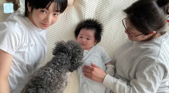 엄마와 외조모와 누워있는 심형탁 아들 하루. 사진=유튜브 채널 '형탁 사야의 하루'