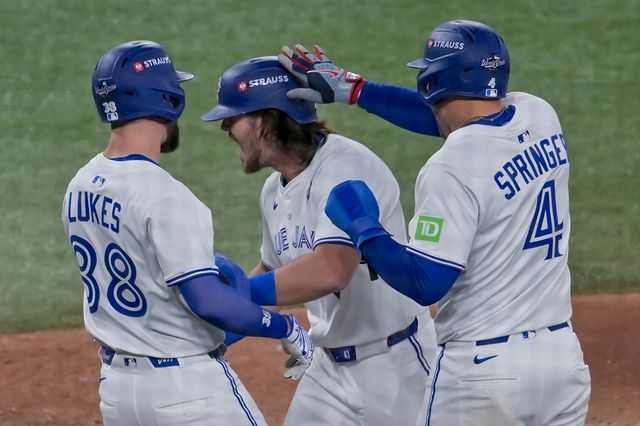 미국 메이저리그 토론토 블루제이스가 &nbsp;25일(한국시간) 캐나다 온타리오주 토론토 로저스센터에서 열린 2025 메이저리그(MLB) 월드시리즈(WS·7전4승제) 1차전에서 LA 다저스를 11-4로 완파했다. 사진 연합뉴스