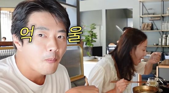 뉴저지 한식당을 찾은 권상우, 손태영 부부. 사진=유튜브 채널 'Mrs.뉴저지 손태영'