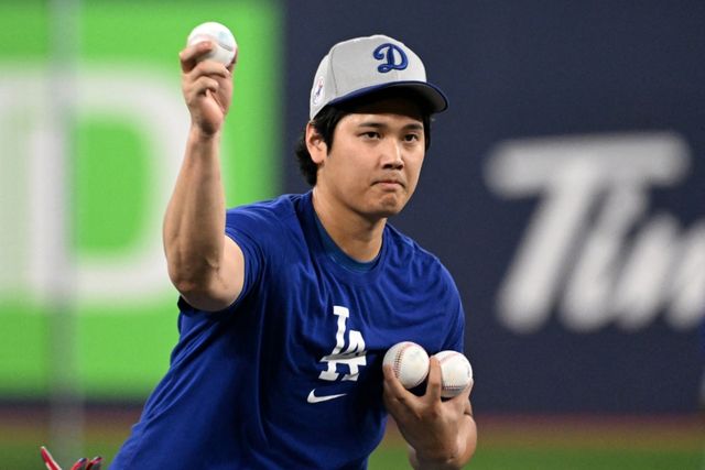 데이브 로버츠 LA 다저스 감독이 26일 캐나다 온타리오주 토론토의 로저스센터에서 열린 2025 미국 메이저리그(MLB) 토론토 블루제이스와의 월드시리즈(WS) 2차전을 앞두고 28~29일&nbsp;진행되는 WS 3~4차전 선발투수를 공개했다. 오타니 쇼헤이는 4차전 선발투수로 나선다. Imagn Images 연합뉴스