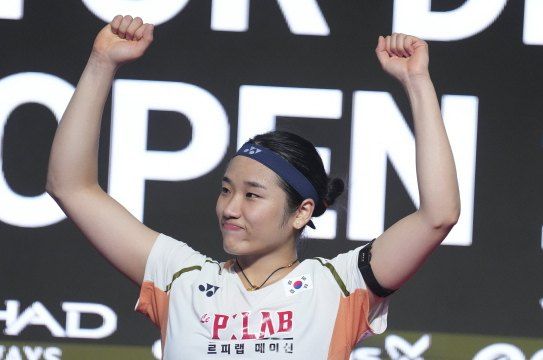 안세영(삼성생명·세계 1위)은 26일(한국시간) 프랑스 세송-세비녜에서 열린 2025 세계배드민턴연맹(BWF) 월드 투어 프랑스 오픈(슈퍼 750) 여자단식 결승전에서 왕즈이(중국·세계 2위)를 게임스코어 2-0(21-13 21-7)으로 꺾고 우승을 차지했다. 이날 안세영은 불과 42분 만에 결승전을 끝내면서 정상에 올랐다. 이날 승리로 안세영은 올해 9관왕을 달성했을 뿐만 아니라 프랑스 오픈 2연패를 달성했다. 더불어 올해 벌어들인 상금도 10억원을 돌파했다. 연합뉴스