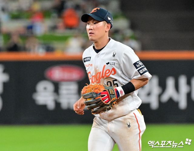 한화 이글스 내야수 황영묵이 27일 서울 잠실야구장에서 열리는 LG 트윈스와의 2025 신한 SOL Bank KBO 포스트시즌 한국시리즈(7전 4승제, LG 1승) 2차전에 1번타자 겸 2루수로 선발출전한다. 사진 엑스포츠뉴스 DB