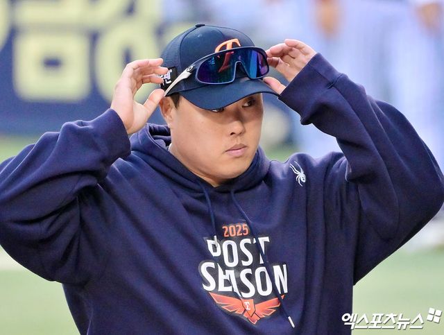 한화 이글스 류현진이 27일 서울 잠실야구장에서 LG 트윈스와의 2025 신한 SOL Bank KBO 포스트시즌 한국시리즈(7전 4선승제, LG 1승) 2차전에 선발투수로 출격한다. 사진 엑스포츠뉴스 DB