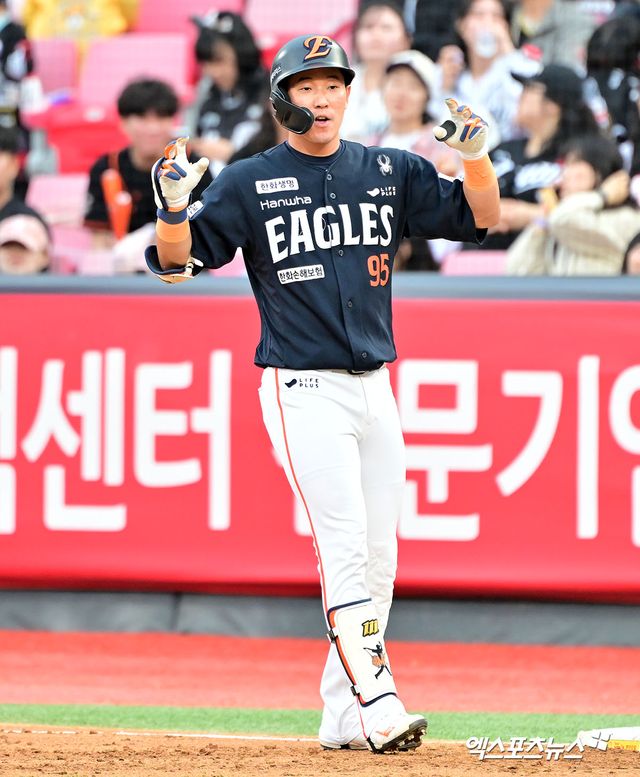 한화 이글스 내야수 황영묵이 27일 서울 잠실야구장에서 열리는 LG 트윈스와의 2025 신한 SOL Bank KBO 포스트시즌 한국시리즈(7전 4승제, LG 1승) 2차전에 1번타자 겸 2루수로 선발출전한다. 사진 엑스포츠뉴스 DB