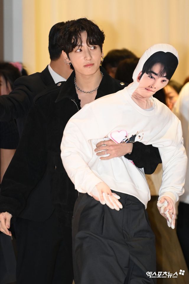 BTS 정국 등장에 '영화관이 들썩 들썩'