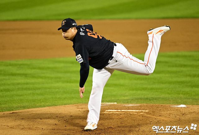 27일 오후 서울 송파구 잠실야구장에서 열린 '2025 신한 SOL Bank KBO 한국시리즈' 한화 이글스와 LG 트윈스의 2차전 경기, 1회말 한화 선발투수 류현진이 역투하고 있다. 잠실, 박지영 기자