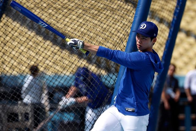 LA 다저스가 29일(한국시간) 미국 캘리포니아주 로스앤젤레스의 다저스타디움에서 2025 미국 메이저리그(MLB) 포스트시즌 토론토 블루제이스와의 월드시리즈(WS) 4차전을 소화한다. 김혜성은 1~3차전에 이어 이날 경기에서도 선발 제외됐다. AFP 연합뉴스