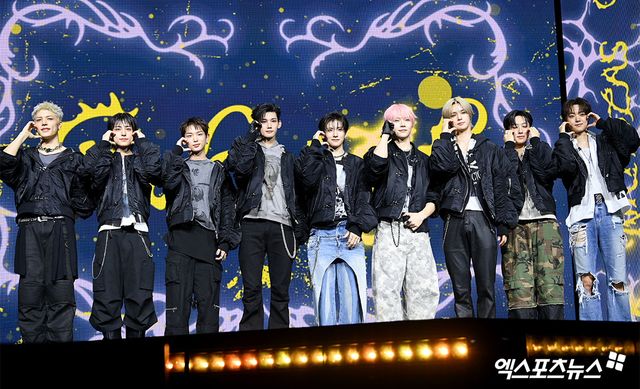 ​​​​(왼쪽부터) 의주, 후마, 케이, 니콜라스, 유마, 조, 하루아, 타키, 마키.