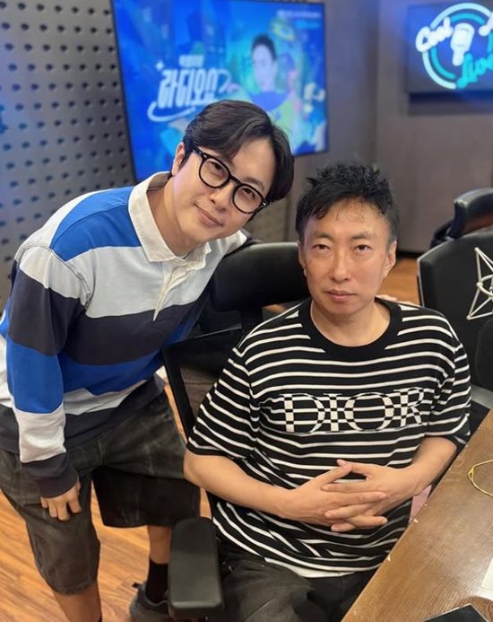 '라디오쇼' DJ 박명수와 고정 진행자 김태진. 사진=KBS CoolFM
