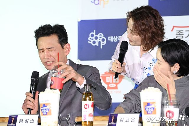 황정민이 청룡영화상 핸드프린팅 행사에 참석했다 