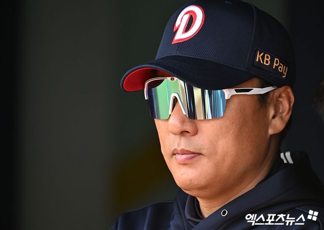 18일 오후 서울 송파구 잠실야구장에서 열리는 '2025 신한 SOL Bank KBO리그' KIA 타이거즈와 두산 베어스의 경기, 두산 이승엽 감독이 최민석의 불펜 피칭을 지켜보고 있다. 엑스포츠뉴스 DB