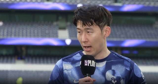 잉글리시 프리미어리그 토트넘 홋스퍼가 겨울에 손흥민(LAFC)을 절대 다시 데려와선 안 된다는 주장이 등장했다. 불과 3개월 전에 퇴단한 선수를 다시 데려오는 것은 난센스라는 얘기다. 영국 매체 'TBR 풋볼'은 28일 '토트넘 입장에서 손흥민을 다시 데려오고 싶은 유혹이 크겠지만, 이는 잘못된 선택일 것'이라고 강조했다. 매체는 이어 '토트넘이 1월에 손흥민을 임대 영입하는 것이 모두에게 윈윈(win-win)이라고 생각한다. 마음이 아닌 머리로 생각하면 좋은 아이디어가 아니라는 것을 깨닫게 된다'고 했다. 토트넘 홋스퍼