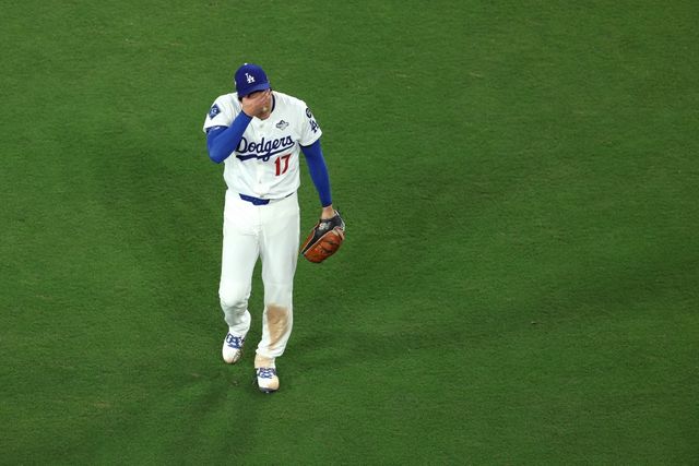 LA 다저스 오타니 쇼헤이가 9일(한국시간) 미국 캘리포니아주 로스앤젤레스의 다저스타디움에서 열린 2025 미국 메이저리그(MLB) 포스트시즌 토론토 블루제이스와의 월드시리즈(WS) 4차전에 선발 등판해 6이닝 6피안타(1피홈런) 1볼넷 6탈삼진 4실점으로 패전투수가 됐다. AFP 연합뉴스