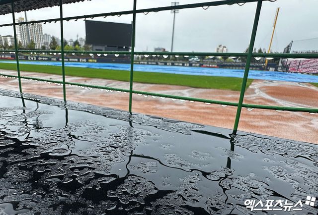 3일 오후 광주-KIA챔피언스필드에서 열릴 예정이었던 2025 신한 SOL Bank KBO리그 삼성 라이온즈와 KIA 타이거즈의 정규시즌 팀 간 16차전이 우천으로 취소됐다. 두 팀의 경기는 4일 재편성됐다. 포스트시즌 일정이 하루씩 밀리면서 와일드카드 결정전 1차전은 6일 진행된다. 엑스포츠뉴스 DB
