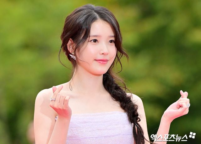 가수 겸 배우 아이유.