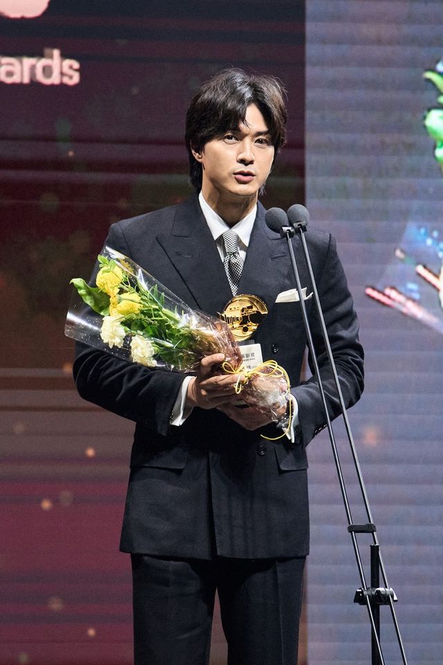 수상소감을 전하는 배우 김지훈.