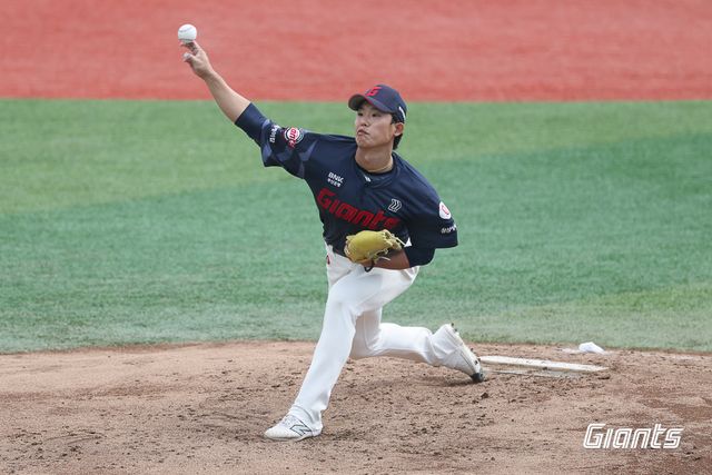 롯데 자이언츠 우완 현도훈이 31일 울산 문수야구장에서 열린 2025 울산-KBO Fall League(가을리그) 준결승에서 호주 멜버른을 상대로 5⅔이닝 무실점으로 호투했다. 사진 롯데 자이언츠