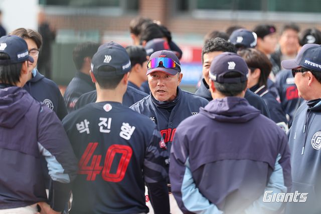 롯데 자이언츠가 31일 울산 문수야구장에서 열린 2025 울산-KBO Fall League(가을리그) 준결승에서 호주 멜버른을 1-0으로 꺾고 결승 진출에 성공했다. 사진 롯데 자이언츠