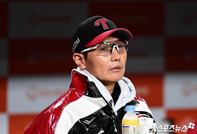 염경엽 감독이 이끄는 LG 트윈스가 31일 대전 한화생명 볼파크에서 열린 2025 신한 SOL Bank KBO 한국시리즈(7전 4선승제, LG 3승1패) 5차전에서 승리, 우승을 차지했다. 사진 김한준, 박지영 기자