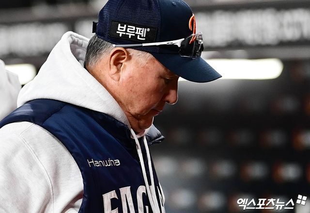 김경문 감독이 이끄는 한화 이글스가 31일 대전 한화생명 볼파크에서 열린 2025 신한 SOL Bank KBO 한국시리즈(7전 4승제, LG 3승1패) 5차전에서 LG 트윈스에 1-4로 패배, 준우승에 머물렀다. 사진 김한준, 박지영 기자