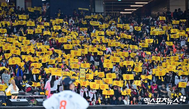 KBO는 31일 대전 한화생명 볼파크에서 열린 2025 신한 SOL Bank KBO리그 한화 이글스와 LG 트윈스의 한국시리즈(7전 4승제, LG 3승) 5차전에서 1만6750석이 모두 판매, 만원관중을 달성했다고 밝혔다. 사진 김한준, 박지영 기자
