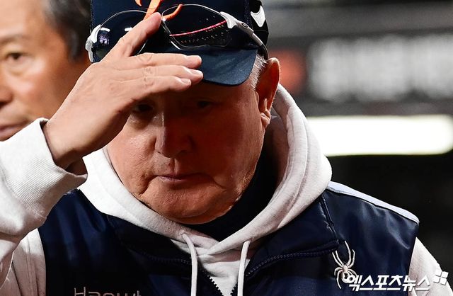 김경문 감독이 이끄는 한화 이글스가 31일 대전 한화생명 볼파크에서 열린 2025 신한 SOL Bank KBO 한국시리즈(7전 4승제, LG 3승1패) 5차전에서 LG 트윈스에 1-4로 패배, 준우승에 머물렀다. 사진 김한준, 박지영 기자