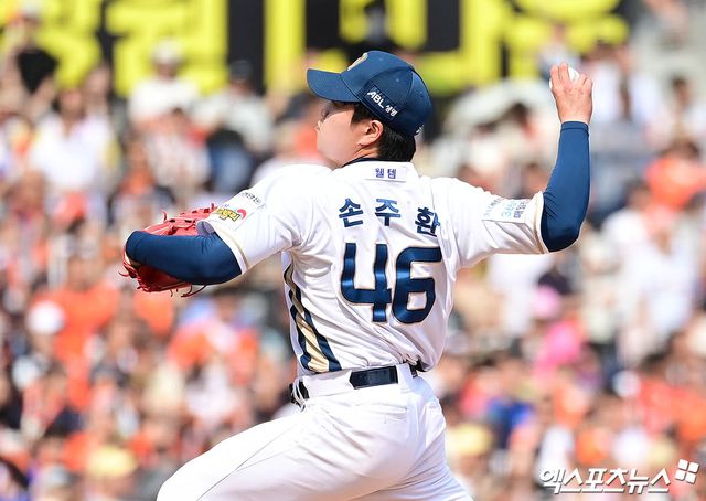 31일 오후 경상남도 창원NC파크에서 열린 '2025 신한 SOL Bank KBO리그' 한화 이글스와 NC 다이노스의 경기, 5회초 1사 2루 NC 손주환이 역투하고 있다. 엑스포츠뉴스 DB