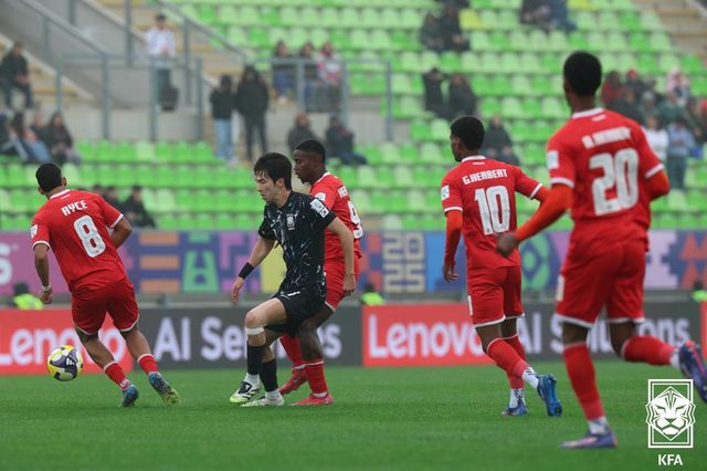 이창원호가 조별리그 마지막 경기에서 신민하의 결승골에 힘입어 파나마를 꺾고 조별리그를 마감, 16강 진출 희망을 살렸다. 각 조 1위와 2위가 16강으로 직행하고, 3위 중 성적이 좋은 4개 팀이 추가로 토너먼트에 합류할 수 있기 때문에 최종적으로 조 3위를 차지한 이창원호 역시 다른 조 3위 팀들과의 성적을 비교해 16강에 오를 수 있게 됐다. 사진 대한축구협회