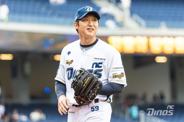 삼성 라이온즈와 NC 다이노스는 6일 오후 2시부터 2025 신한 SOL 뱅크 KBO 와일드카드 결정전 1차전을 치른다.&nbsp;삼성은 시즌 74승68패2무로 리그 4위로 와일드카드 결정전 진출을 일찌감치 확정했다. NC는 시즌 71승67패6무로 리그 5위 자리를 극적으로 차지했다. 두 팀의 명승부가 예고되는 상황이지만 경기 장소인 대구 삼성라이온즈파크에 6일 오전부터 비가 내려 방수포가 깔렸다. 경기 연기 가능성도 제외할 수 없게 됐다. NC는 구창모를 이날 선발로 예고했다. NC 다이노스