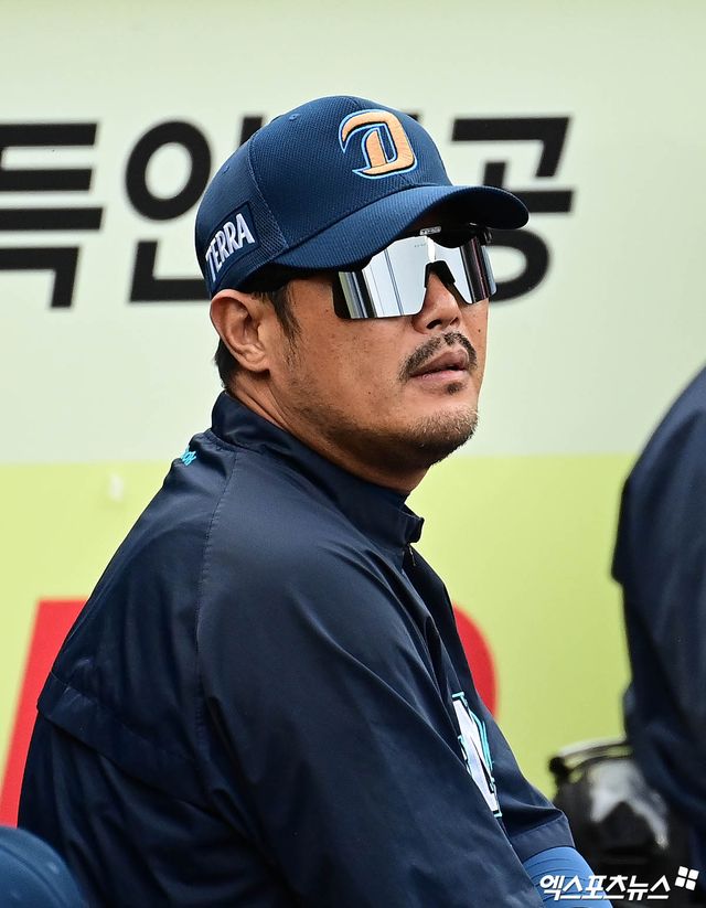7일 오후 대구삼성라이온즈파크에서 열린 '2025 신한 SOL Bank KBO 포스트시즌' NC 다이노스와 삼성 라이온즈의 와일드카드 2차전 경기, NC 이호준 감독이 더그아웃에서 경기를 지켜보고 있다. 대구, 박지영 기자