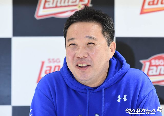 박진만 감독이 이끄는 삼성 라이온즈가 9일 인천 SSG랜더스필드에서 열린 2025 신한 SOL Bank KBO 준플레이오프(5전 3승제) 1차전에서 SSG 랜더스를 5-2로 이겼다. 사진 박지영 기자