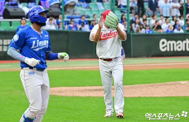 9일 오후 인천SSG랜더스필드에서 열린 '2025 신한 SOL Bank KBO 포스트시즌' 삼성 라이온즈와 SSG 랜더스의 준플레이오프 1차전 경기, 8회초 수비를 마친 SSG 노경은이 박수를 치고 있다. 인천, 김한준 박지영 기자