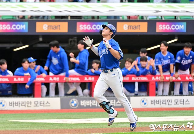 삼성 라이온즈 김영웅이 9일 인천 SSG랜더스필드에서 열린 SSG 랜더스와의 2025 신한 SOL Bank KBO 준플레이오프(5전 3승제) 1차전에서 3회초 2점 홈런을 기록했다. 사진 김한준 기자, 박지영 기자
