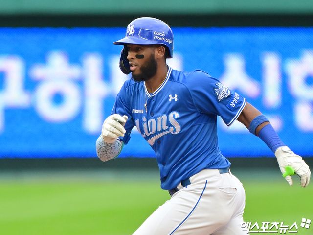 삼성 라이온즈 외국인 타자 르윈 디아즈가 9일 인천 SSG랜더스필드에서 열린 SSG 랜더스와의 2025 신한 SOL Bank KBO 준플레이오프(5전 3승제) 1차전에서 3안타 2타점으로 활약했다. 사진 김한준, 박지영 기자