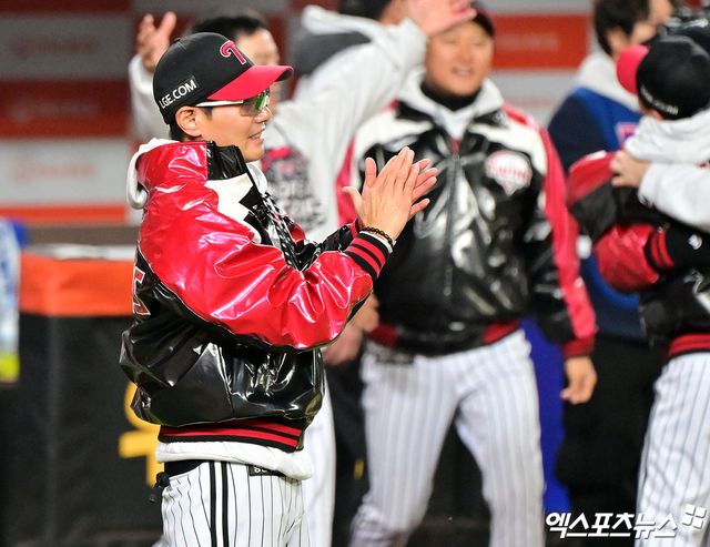 염경엽 감독이 이끄는 LG 트윈스가 31일 대전 한화생명 볼파크에서 열린 2025 신한 SOL Bank KBO 한국시리즈(7전 4승제, LG 3승1패) 5차전에서 한화 이글스를 꺾고 우승을 차지했다. 사진 김한준, 박지영 기자