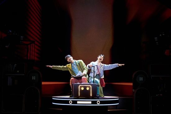 뮤지컬 '어쩌면 해피엔딩' 공연 장면