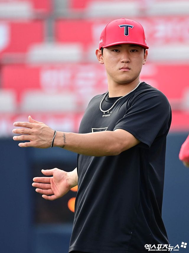 20일 오후 경기도 수원케이티위즈파크에서 열리는 '2025 신한 SOL Bank KBO리그' KIA 타이거즈와 KT 위즈의 경기에 앞서 KIA 김도영이 몸을 풀고 있다. 엑스포츠뉴스 DB