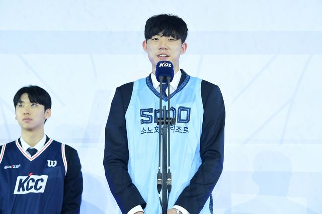 14일 서울 잠실학생체육관에서 열린 2025 KBL 신인선수 드래프트가 열렸다. 연세대 센터 강지훈은 전체 4순위로 고양 소노의 유니폼을 입었다. KBL