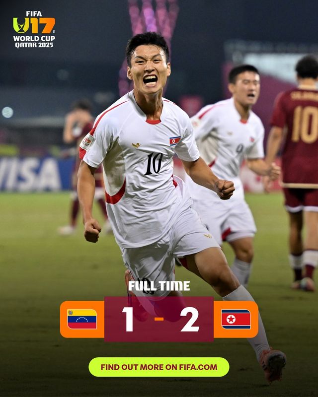 한국이 탈락한 국제축구연맹(FIFA) 17세 이하(U-17) 월드컵서 북한과 일본의 맞대결이 성사됐다. 일본은 15일(한국시간) 카타르 도하의 어스파이어존에서 열린 대회 32강전서 남아프리카 공화국을 3-0으로 물리쳤다. 베네수엘라를 2-1로 꺾은 북한과 16강에서 맞대결하게 됐다. FIFA