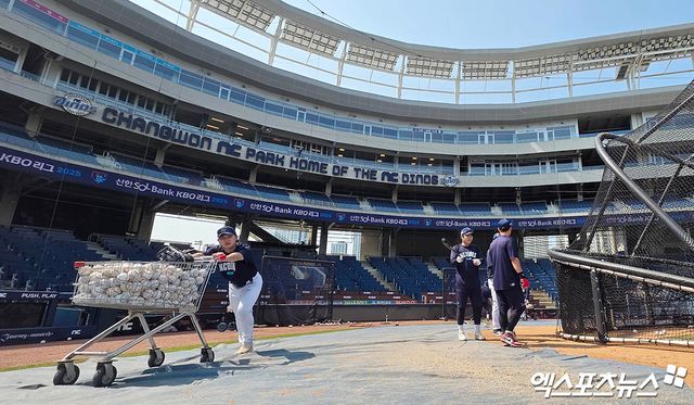 30일 오후 경상남도 창원NC파크에서 열리는 '2025 신한 SOL Bank KBO리그' 한화 이글스와 NC 다이노스의 경기에 앞서 NC 선수들이 훈련에 나서고 있다. 엑스포츠뉴스DB