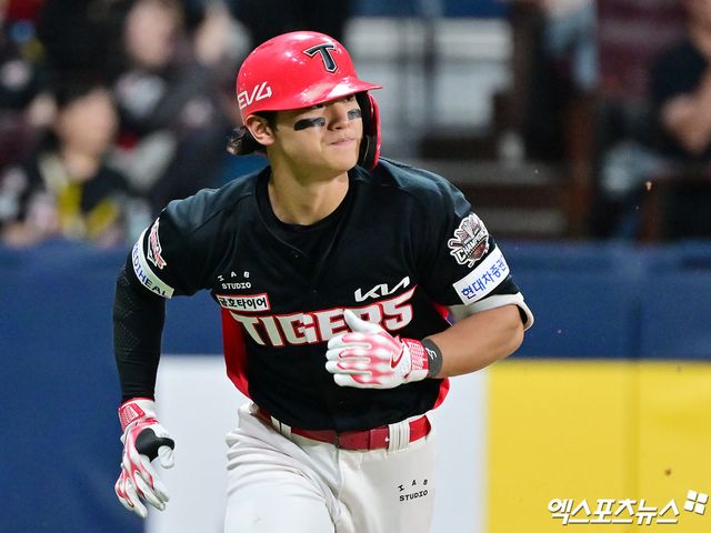 7일 오후 서울 구로구 고척스카이돔에서 열린 '2025 신한 SOL Bank KBO리그' KIA 타이거즈와 키움 히어로즈의 경기, 8회초 무사 만루 KIA 김도영이 3타점 2루타를 날리고 있다. 엑스포츠뉴스DB
