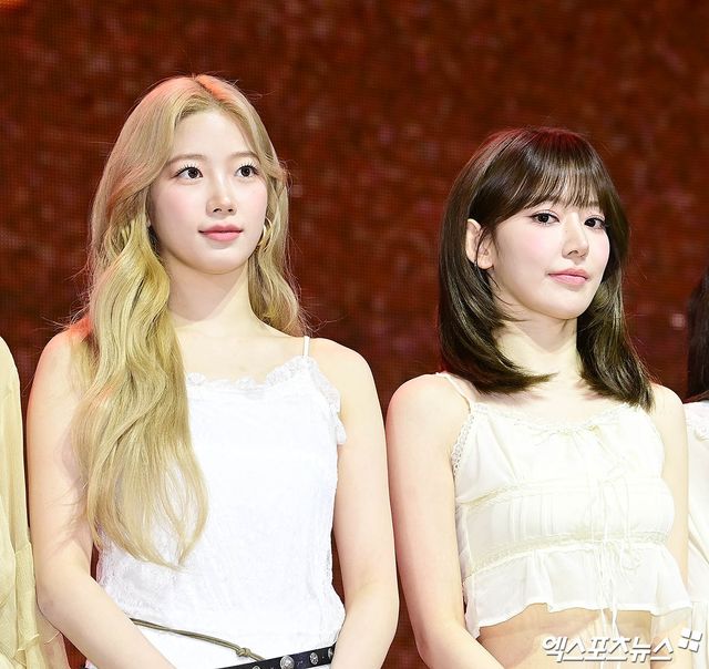 (왼쪽부터) 카즈하, 사쿠라.