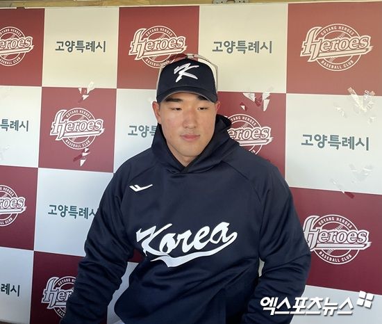 류지현 감독이 이끄는 대표팀은 2일 고양 국가대표야구훈련장에서 '2025 네이버 K-베이스볼 시리즈(NAVER K-BASEBALL SERIES)' 평가전을 앞두고 첫 훈련을 치렀다. KT 위즈 안현민이 훈련 도중 취재진과 인터뷰에 응하고 있다. 고양, 김유민 기자