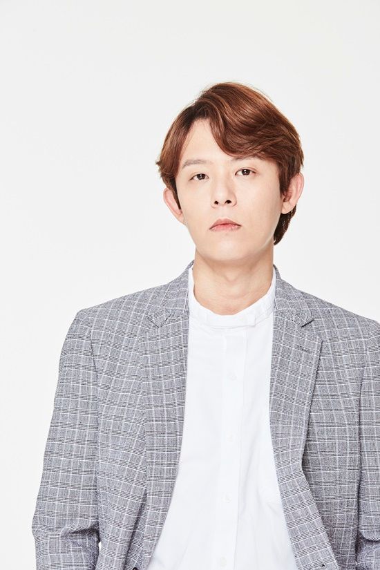 토니안이 비웨이브와 전속계약을 맺었다 