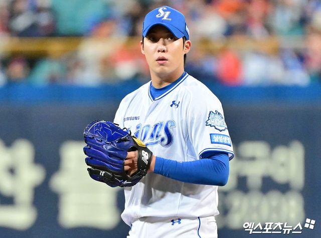 지난달 22일 오후 대구삼성라이온즈파크에서 열린 '2025 신한 SOL Bank KBO 포스트시즌' 한화 이글스와 삼성 라이온즈의 플레이오프 4차전 경기, 1회초 삼성 선발투수 원태인이 공을 힘차게 던지고 있다. 엑스포츠뉴스 DB